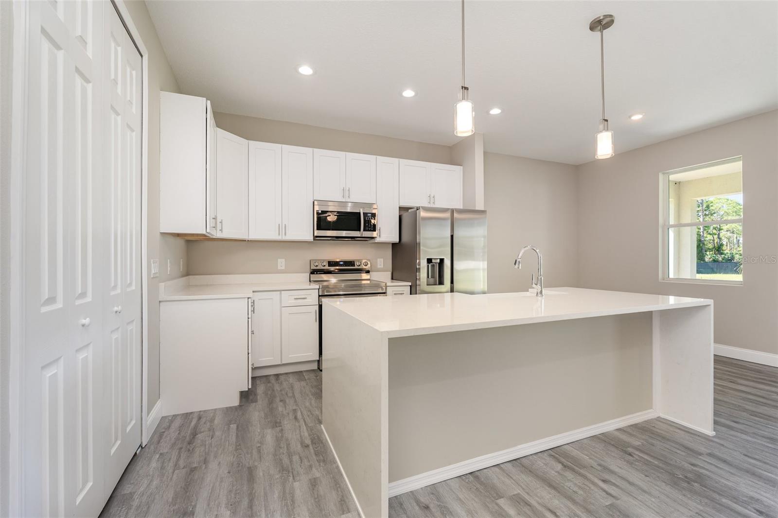 Image 5 of 37 For 1319 Schneider Street Sw
