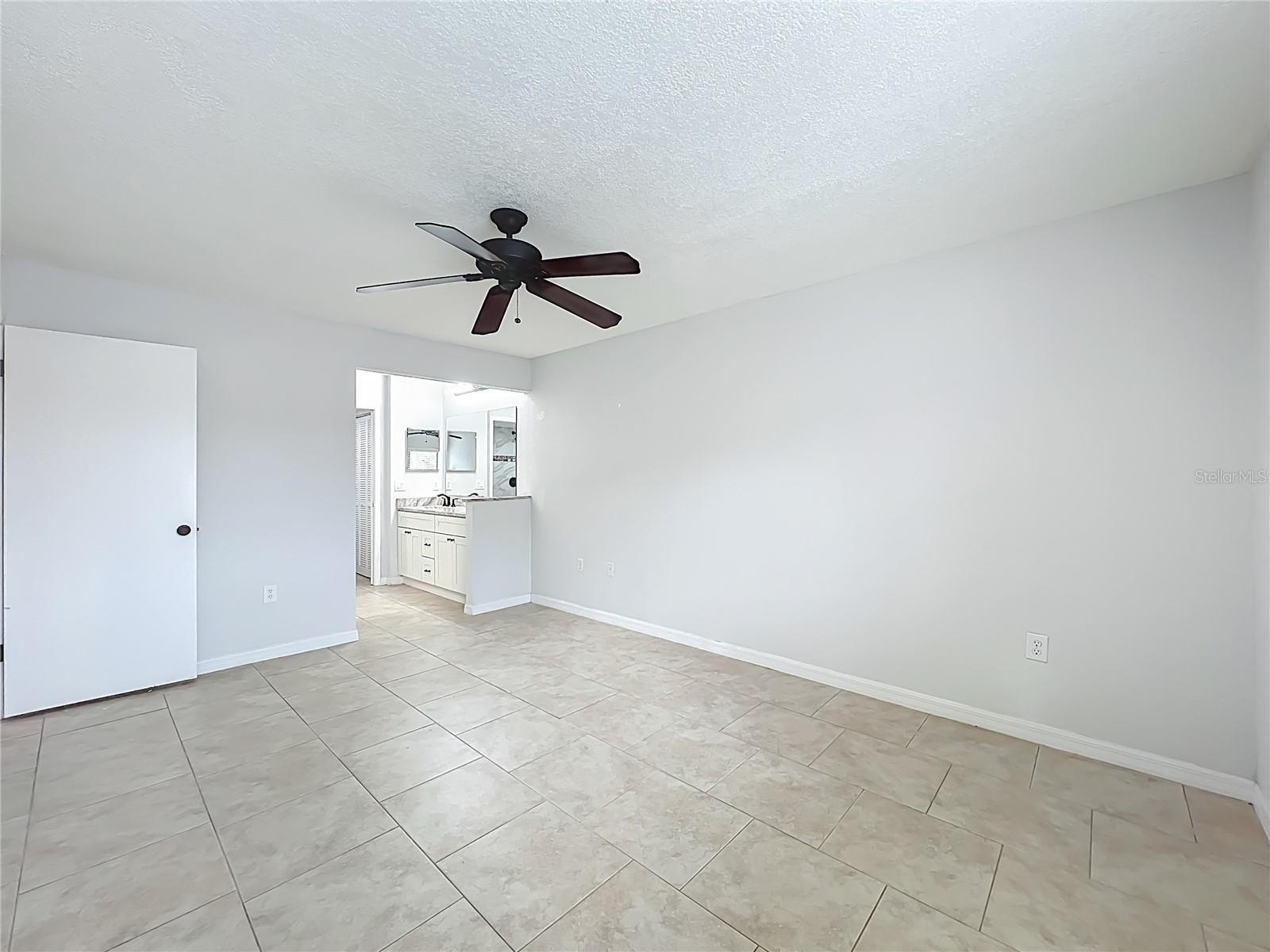 Image 19 of 42 For 5249 Vineland Road