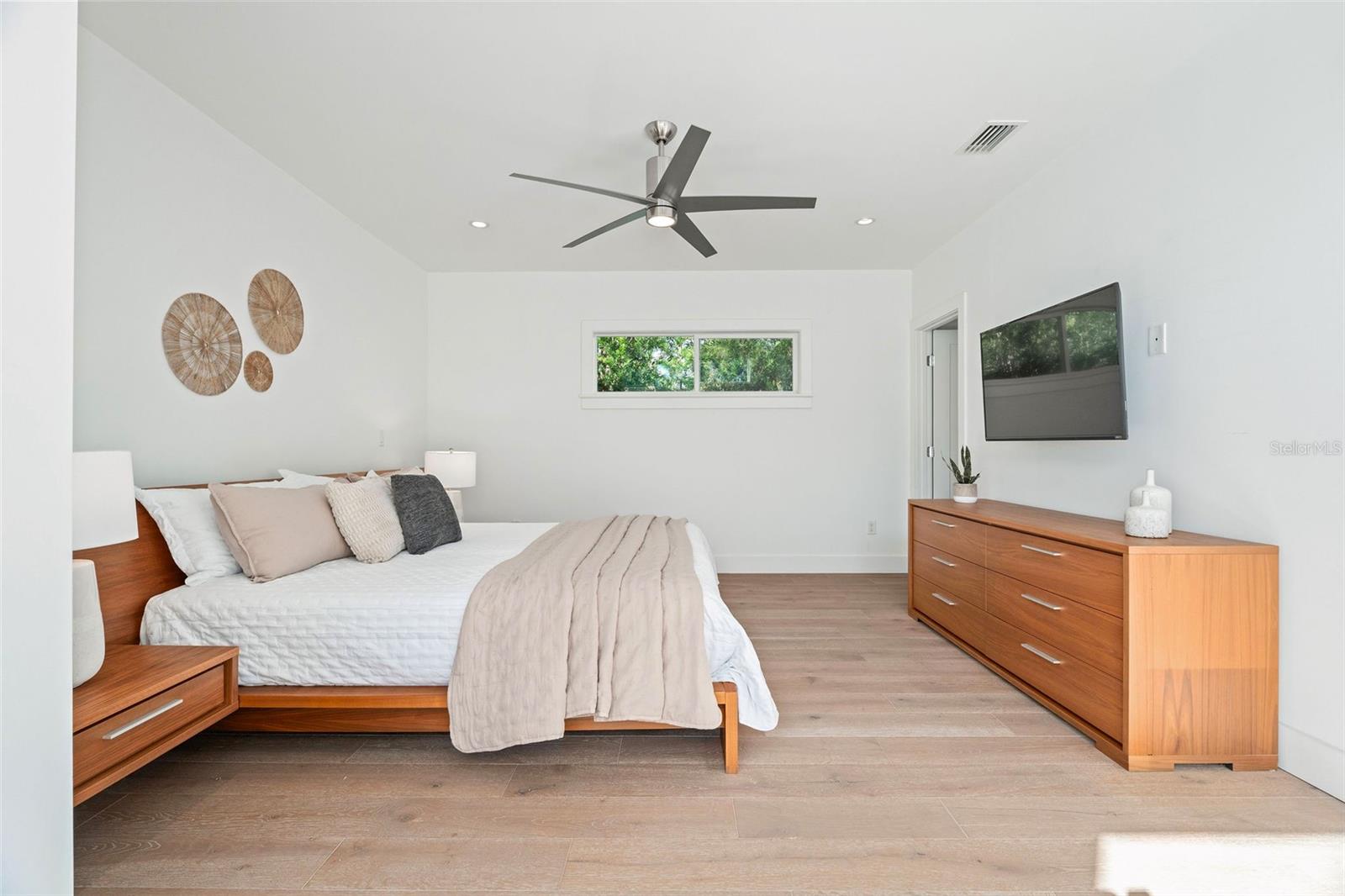 Image 24 of 59 For 1513 Nottingham Street