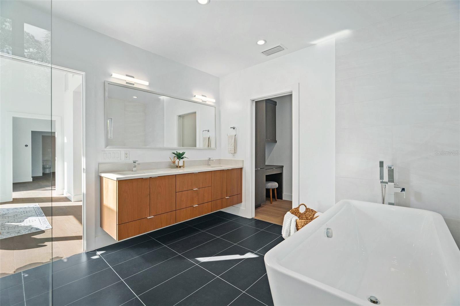 Image 30 of 59 For 1513 Nottingham Street