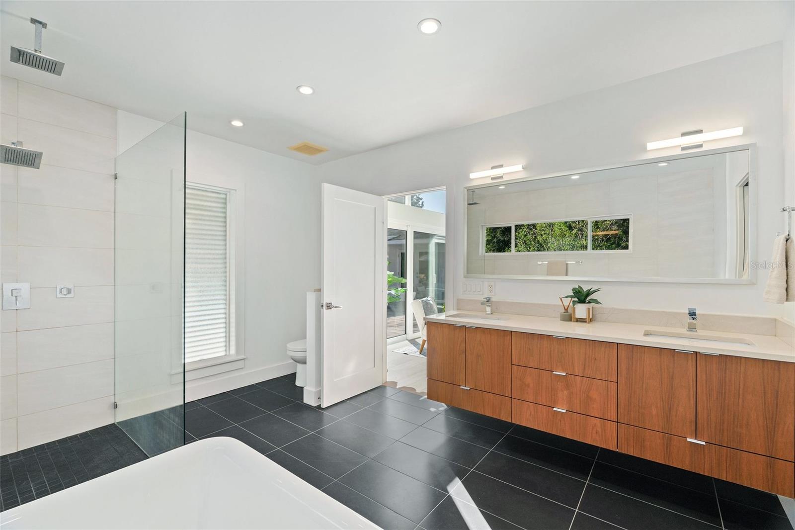 Image 31 of 59 For 1513 Nottingham Street