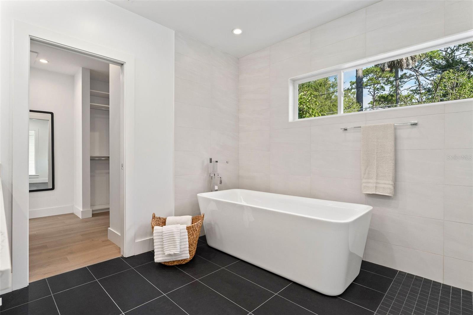 Image 33 of 59 For 1513 Nottingham Street