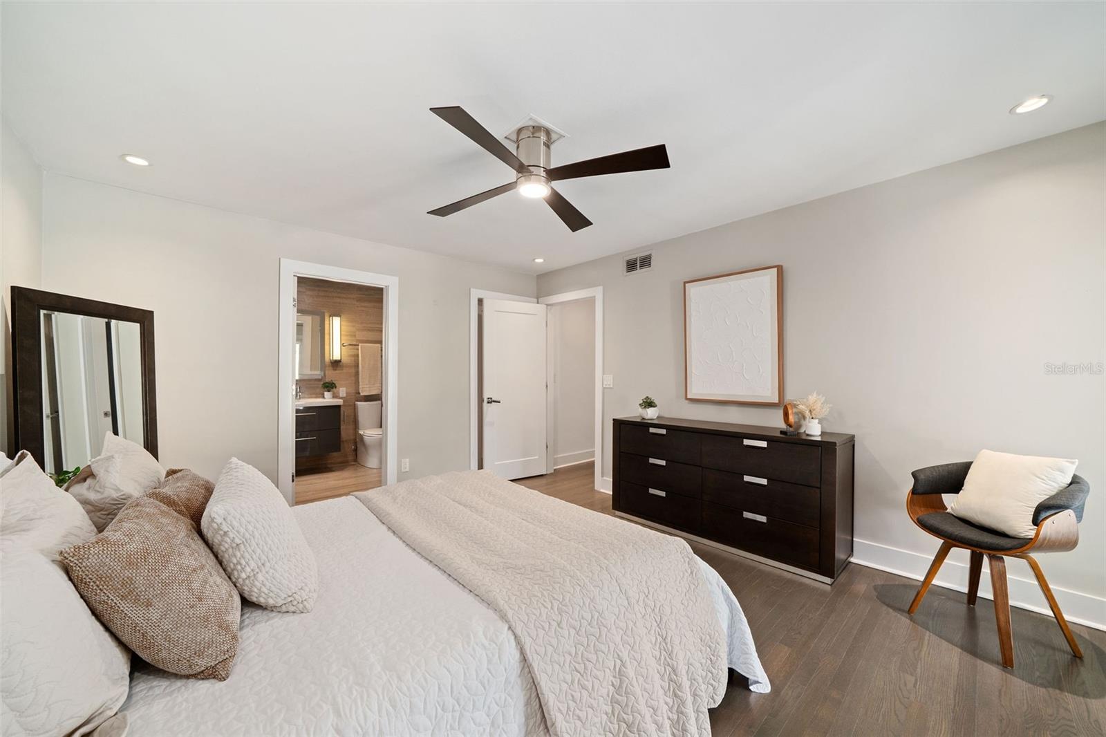 Image 37 of 59 For 1513 Nottingham Street