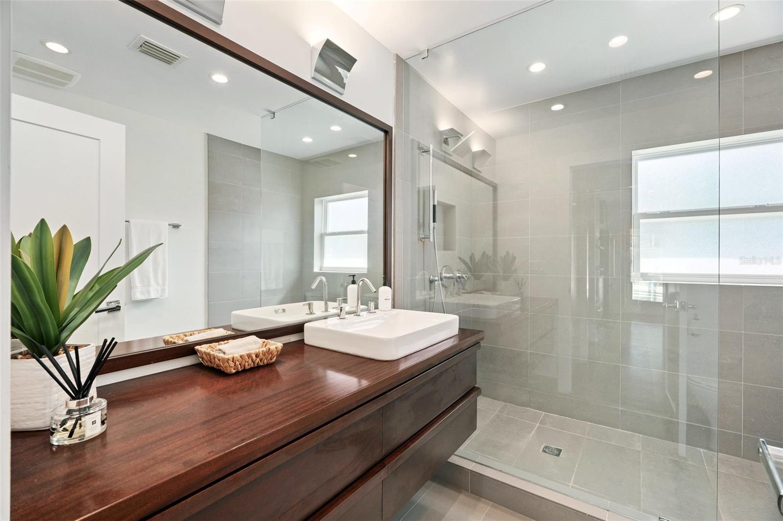 Image 42 of 59 For 1513 Nottingham Street