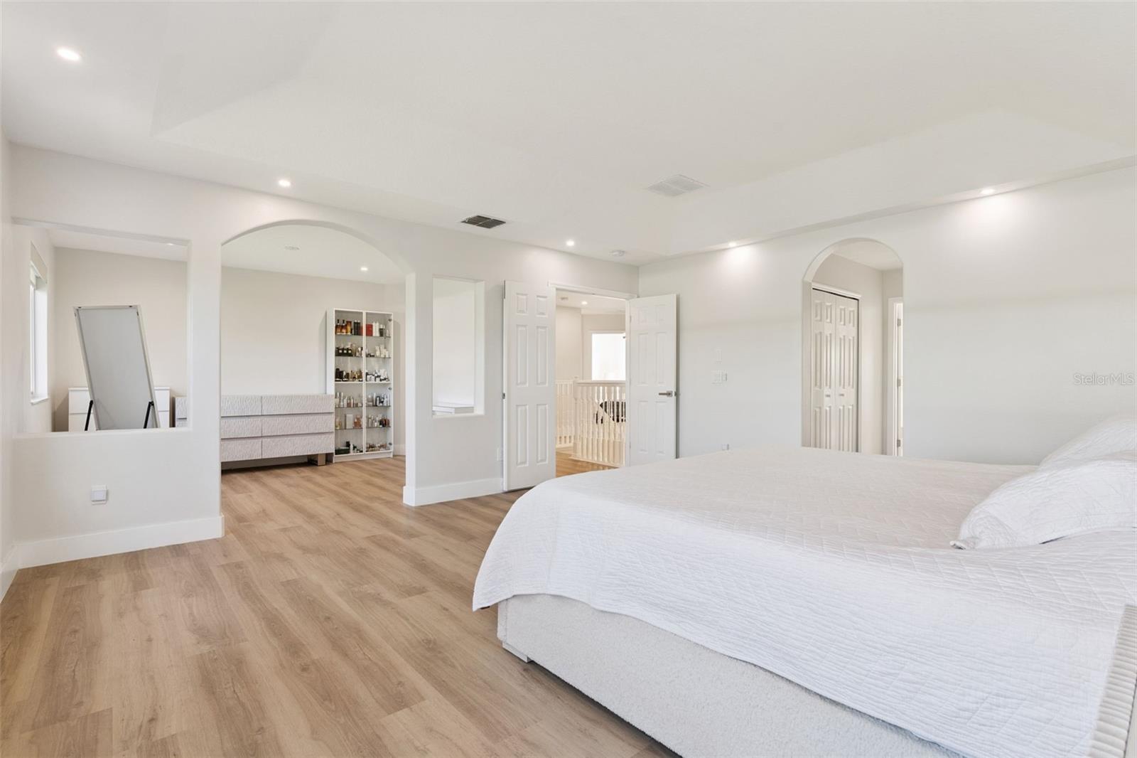 Image 26 of 46 For 9728 Pecky Cypress Way