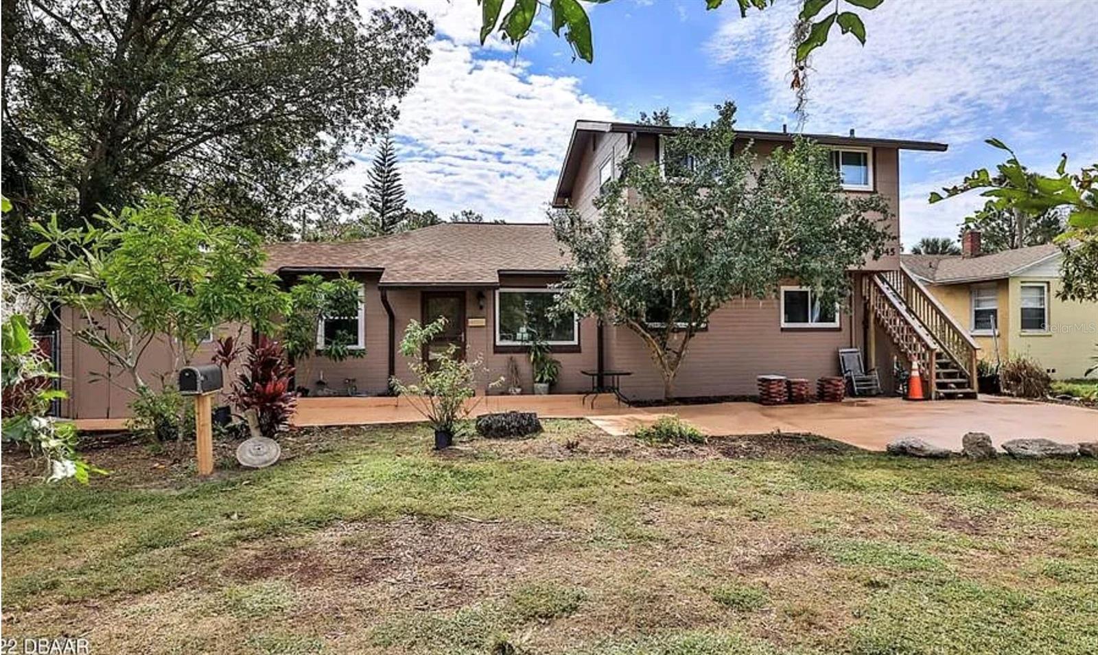 Listing Details for 1045 International Speedway Boulevard, DAYTONA BEACH, FL 32114