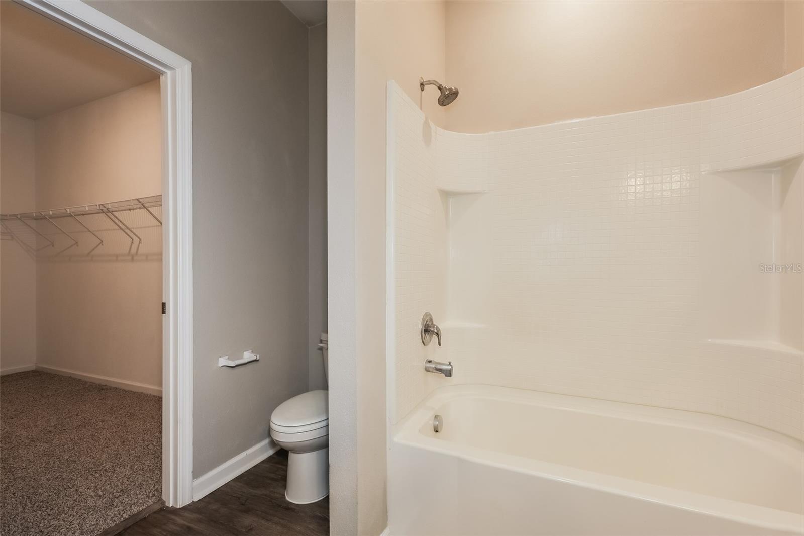 Image 13 of 21 For 730 Garden Oaks Square