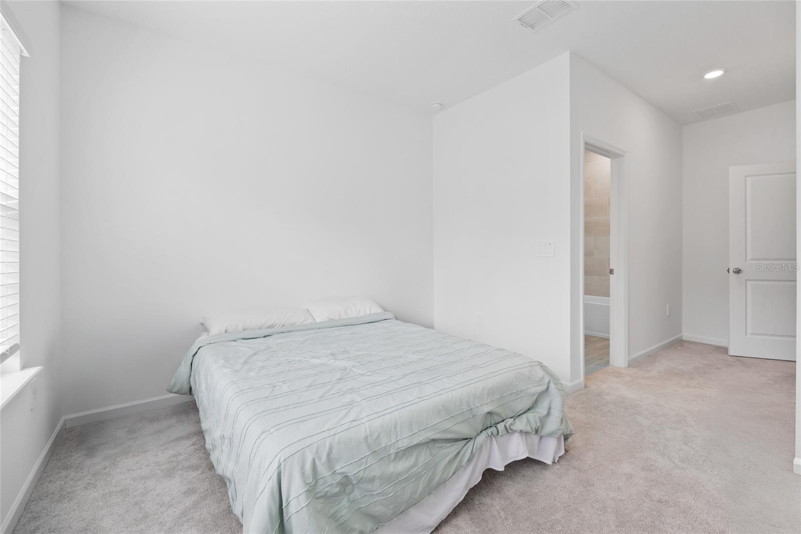 Image 22 of 36 For 19581 77th Place