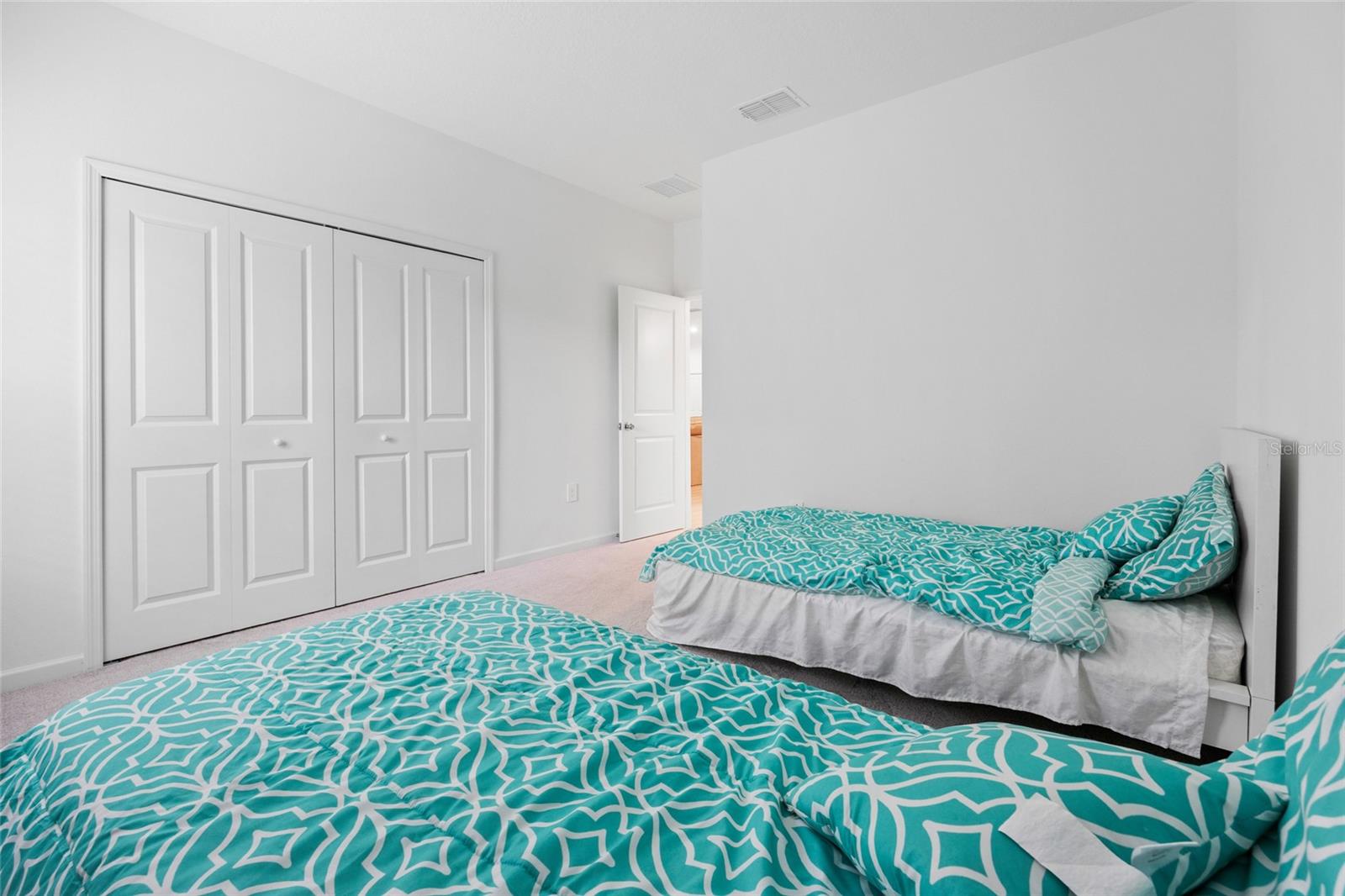 Image 27 of 36 For 19581 77th Place