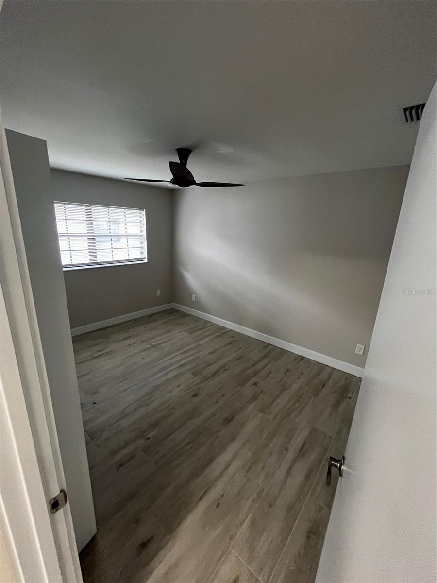 Image 18 of 24 For 1120 Hunter Avenue