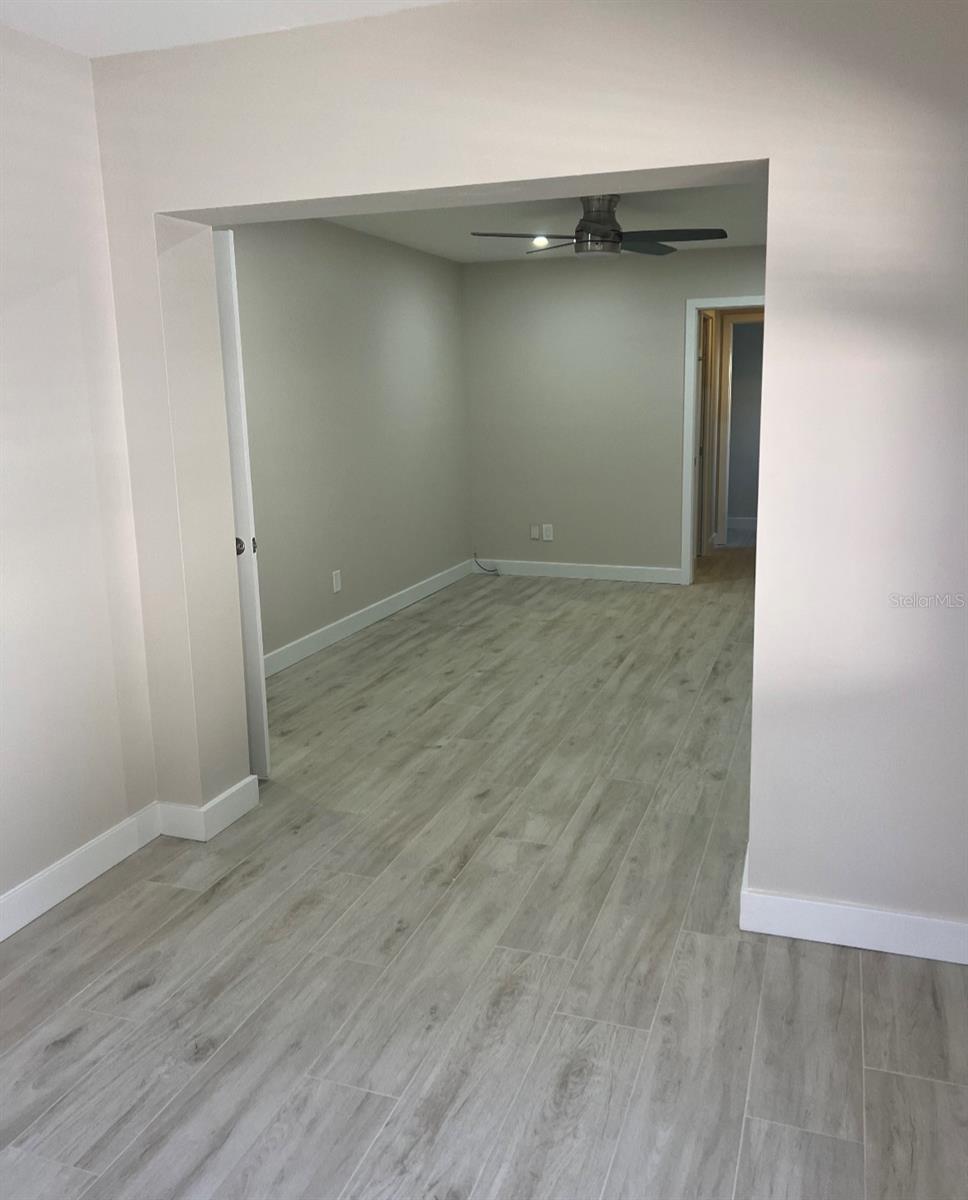 Image 3 of 13 For 1120 Hunter Avenue