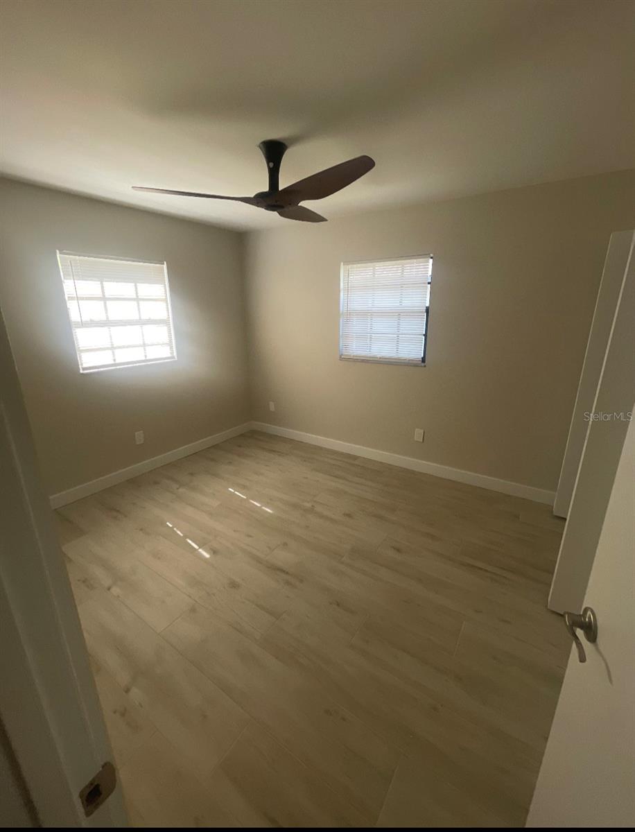 Image 7 of 13 For 1120 Hunter Avenue