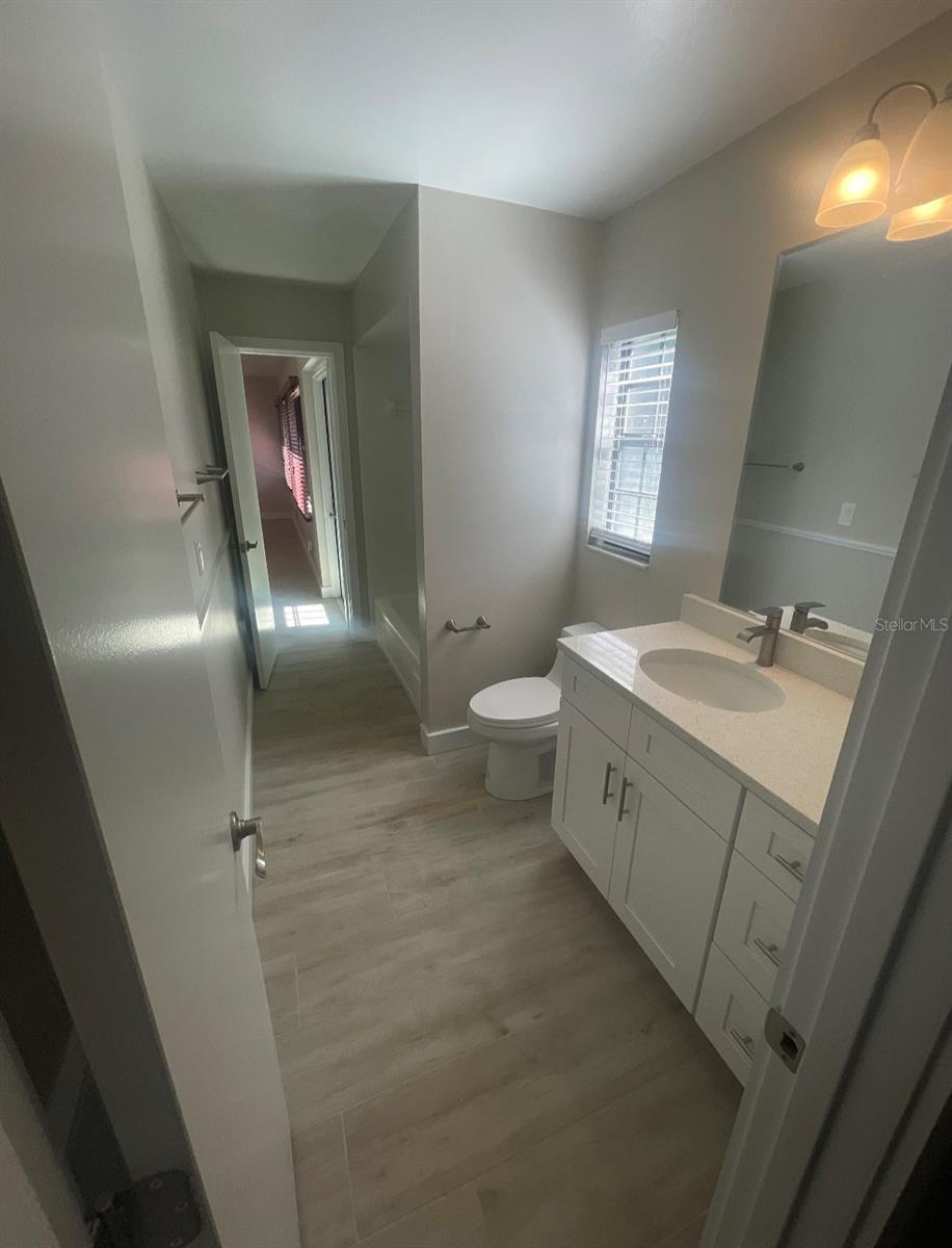 Image 8 of 13 For 1120 Hunter Avenue