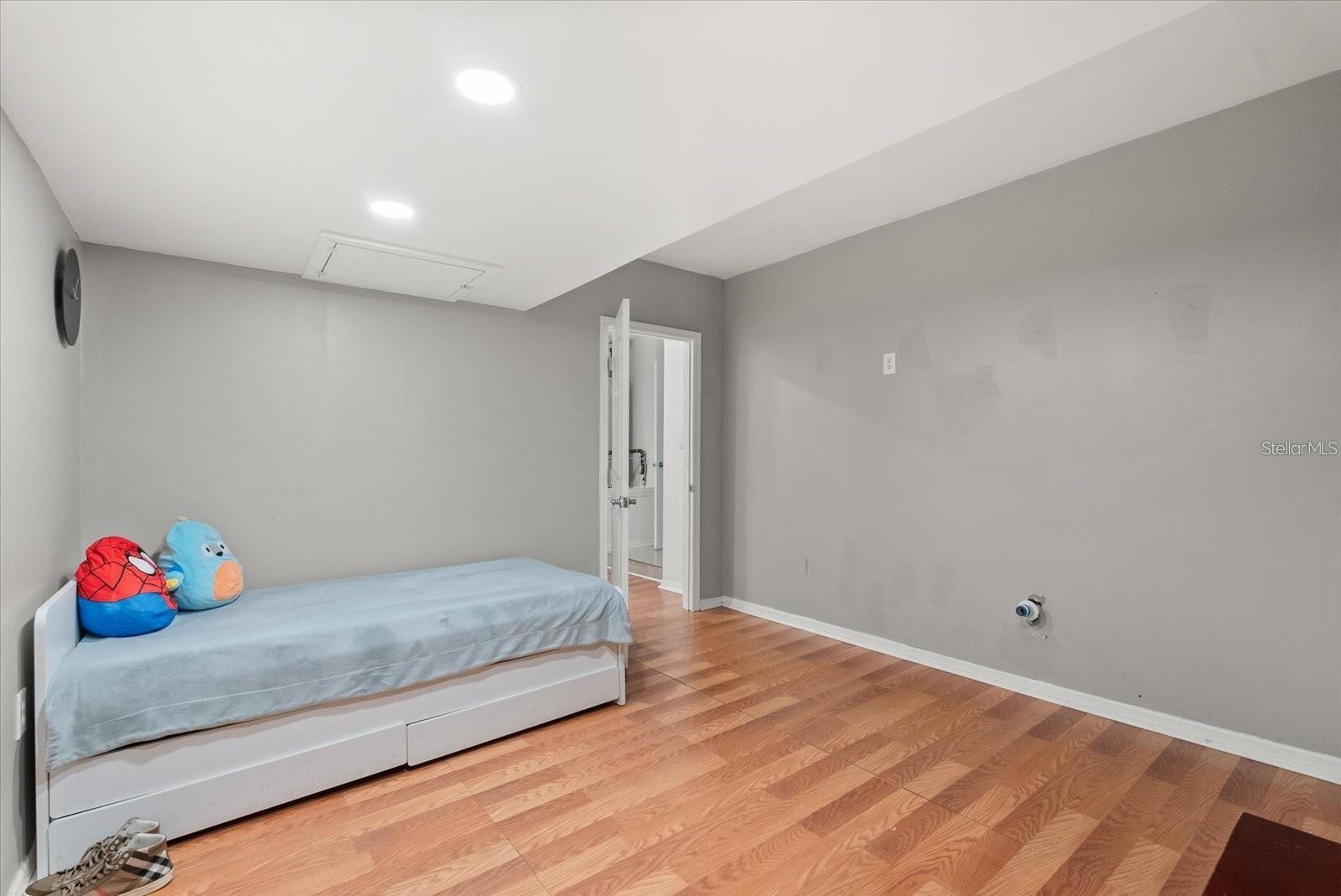 Image 22 of 36 For 8607 Sandberry Boulevard