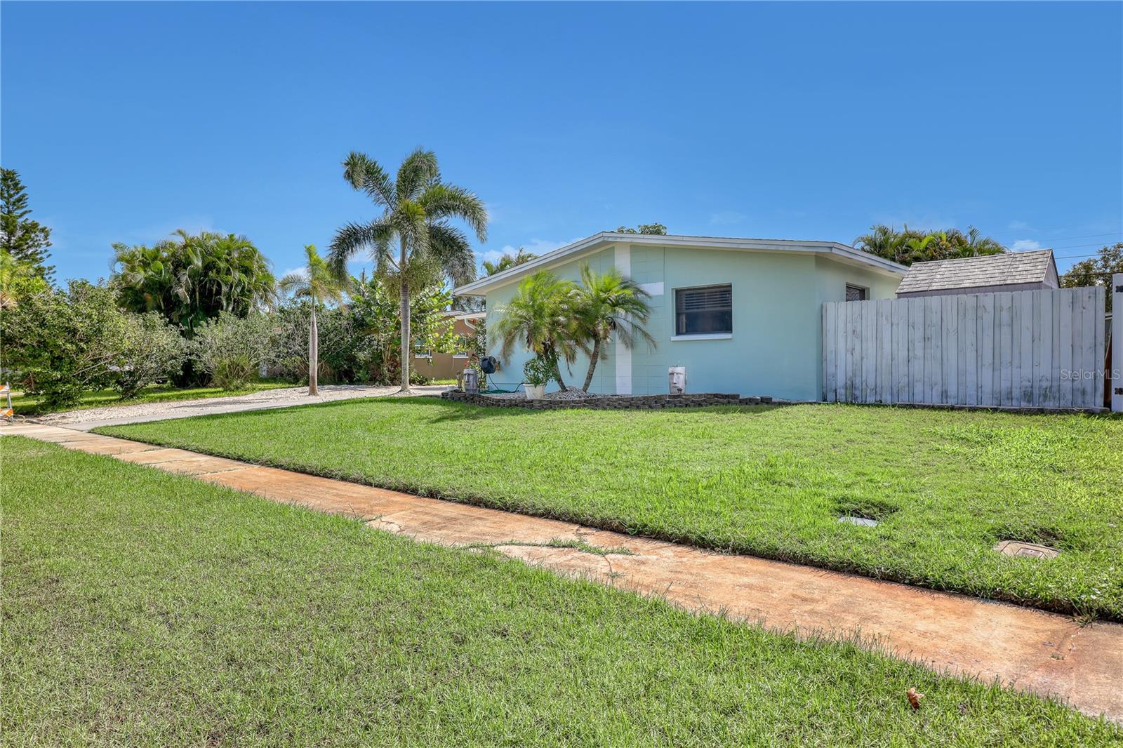 Image 3 of 57 For 355 Aztec Avenue