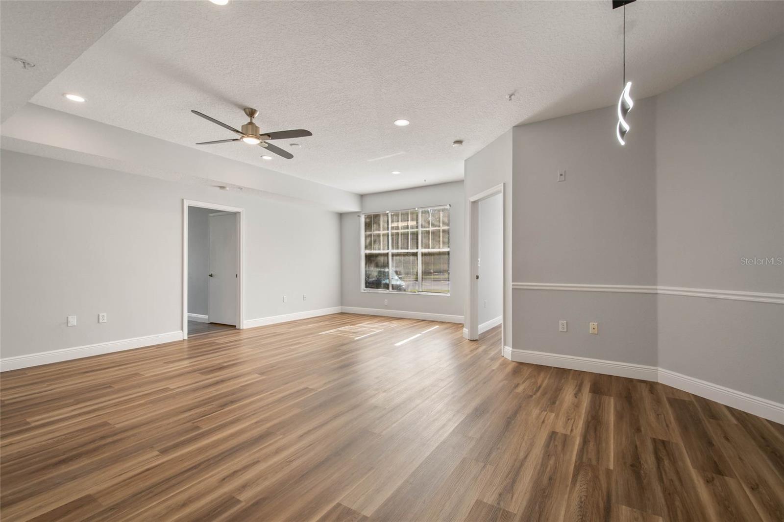 Image 11 of 33 For 5542 Metrowest Boulevard 10