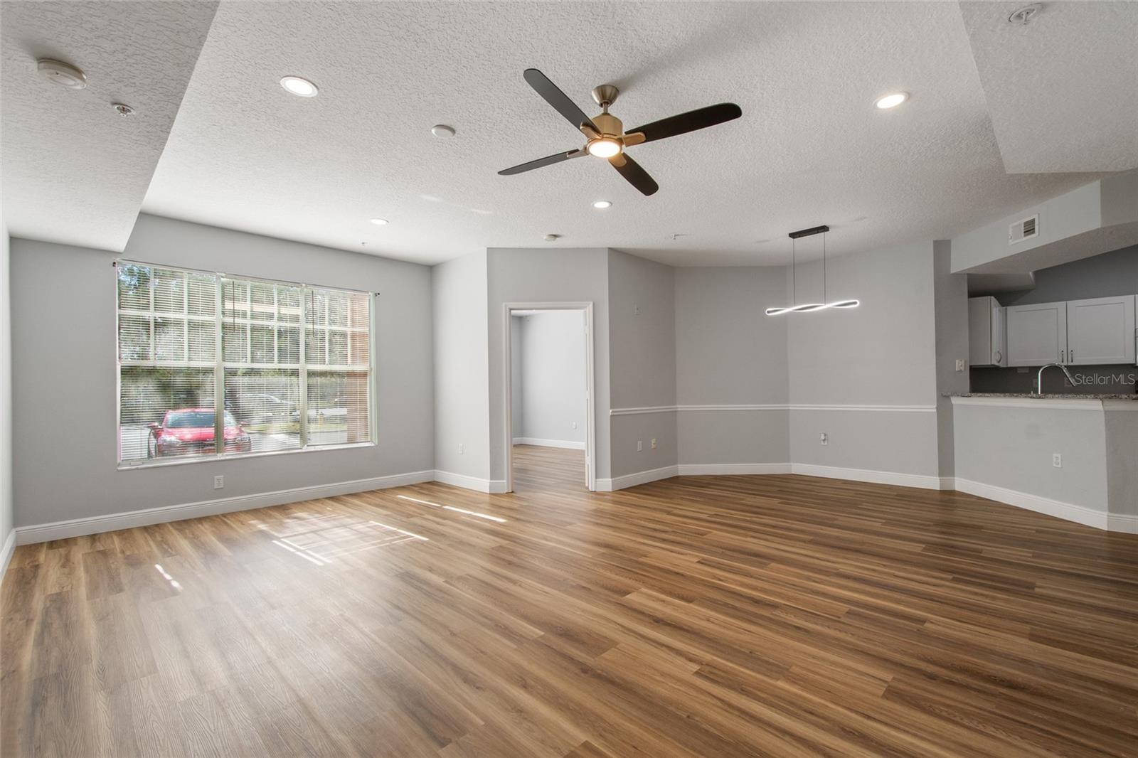 Image 14 of 33 For 5542 Metrowest Boulevard 10