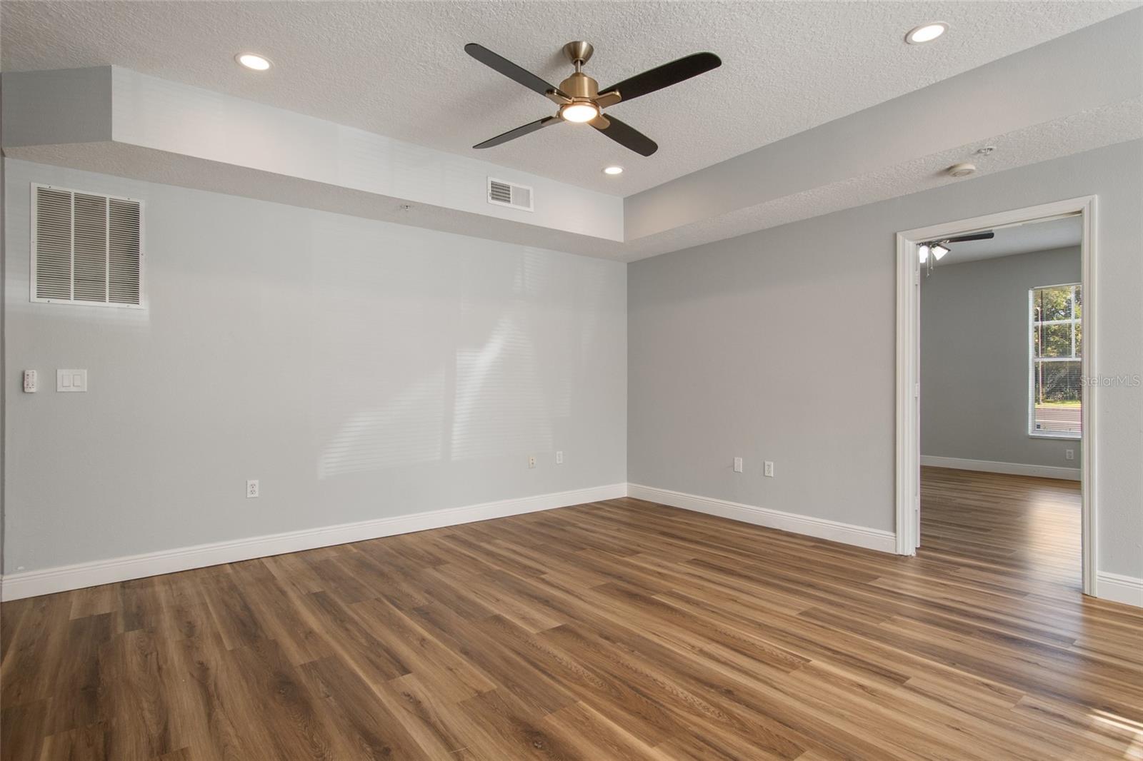 Image 15 of 33 For 5542 Metrowest Boulevard 10