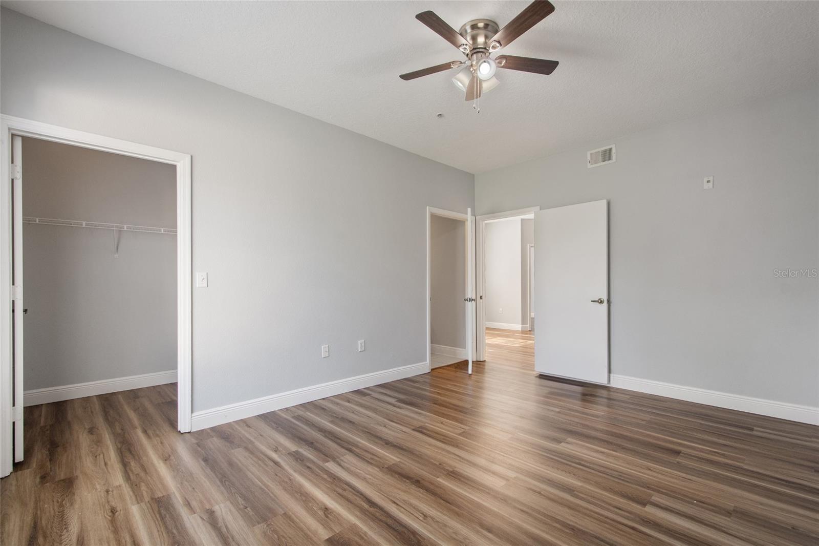 Image 17 of 33 For 5542 Metrowest Boulevard 10