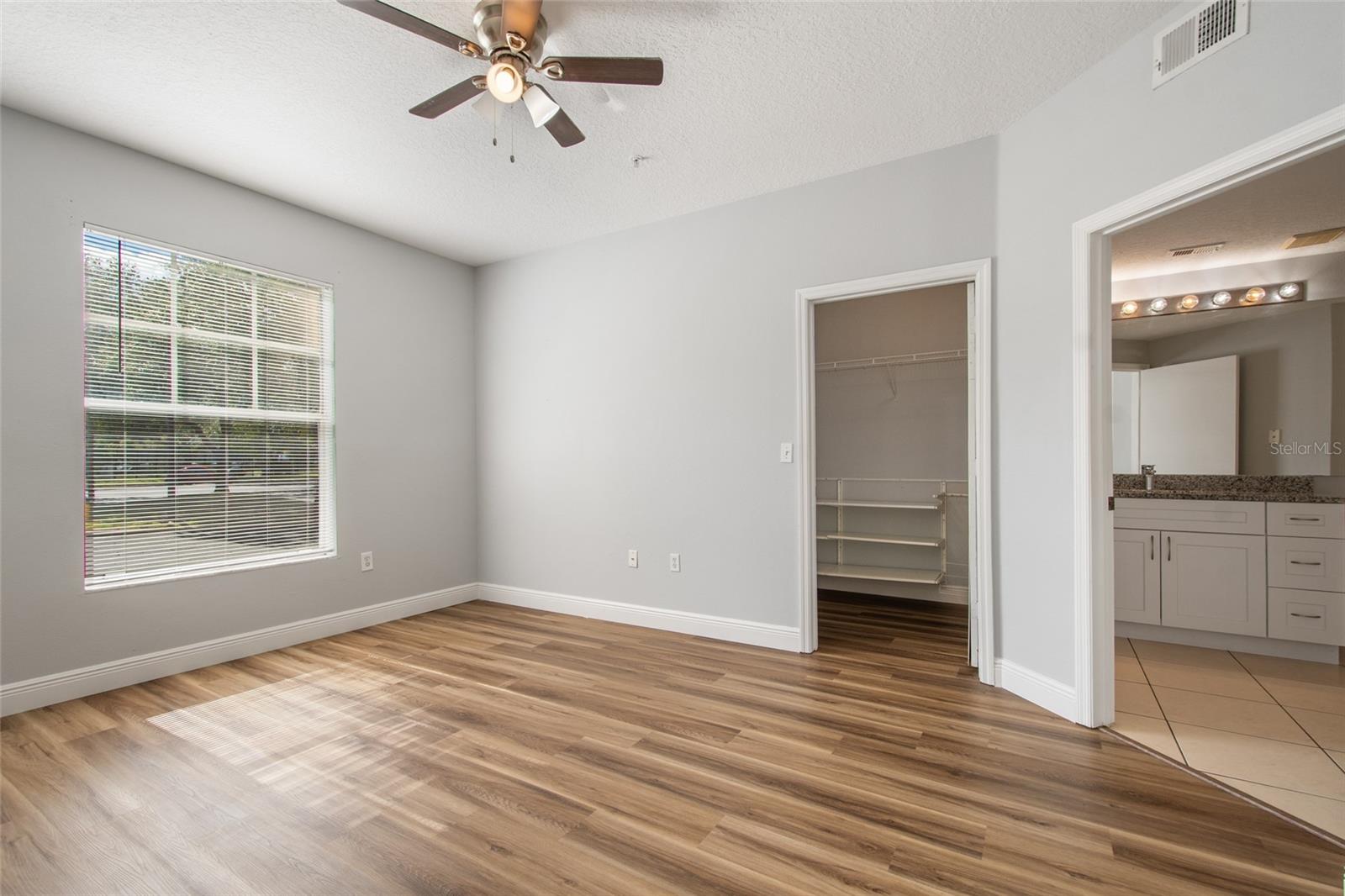 Image 20 of 33 For 5542 Metrowest Boulevard 10