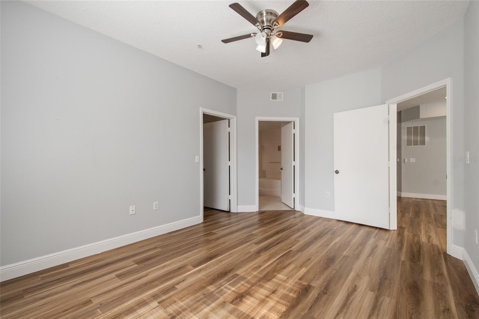 Image 22 of 33 For 5542 Metrowest Boulevard 10