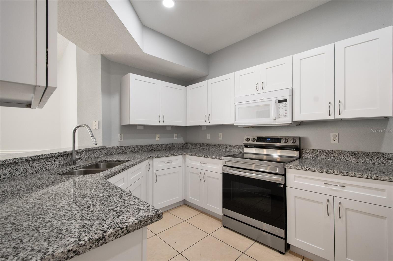 Image 7 of 33 For 5542 Metrowest Boulevard 10