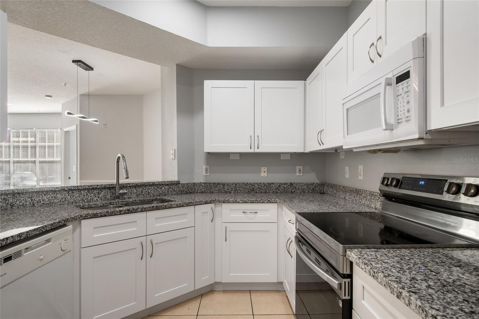 Image 8 of 33 For 5542 Metrowest Boulevard 10