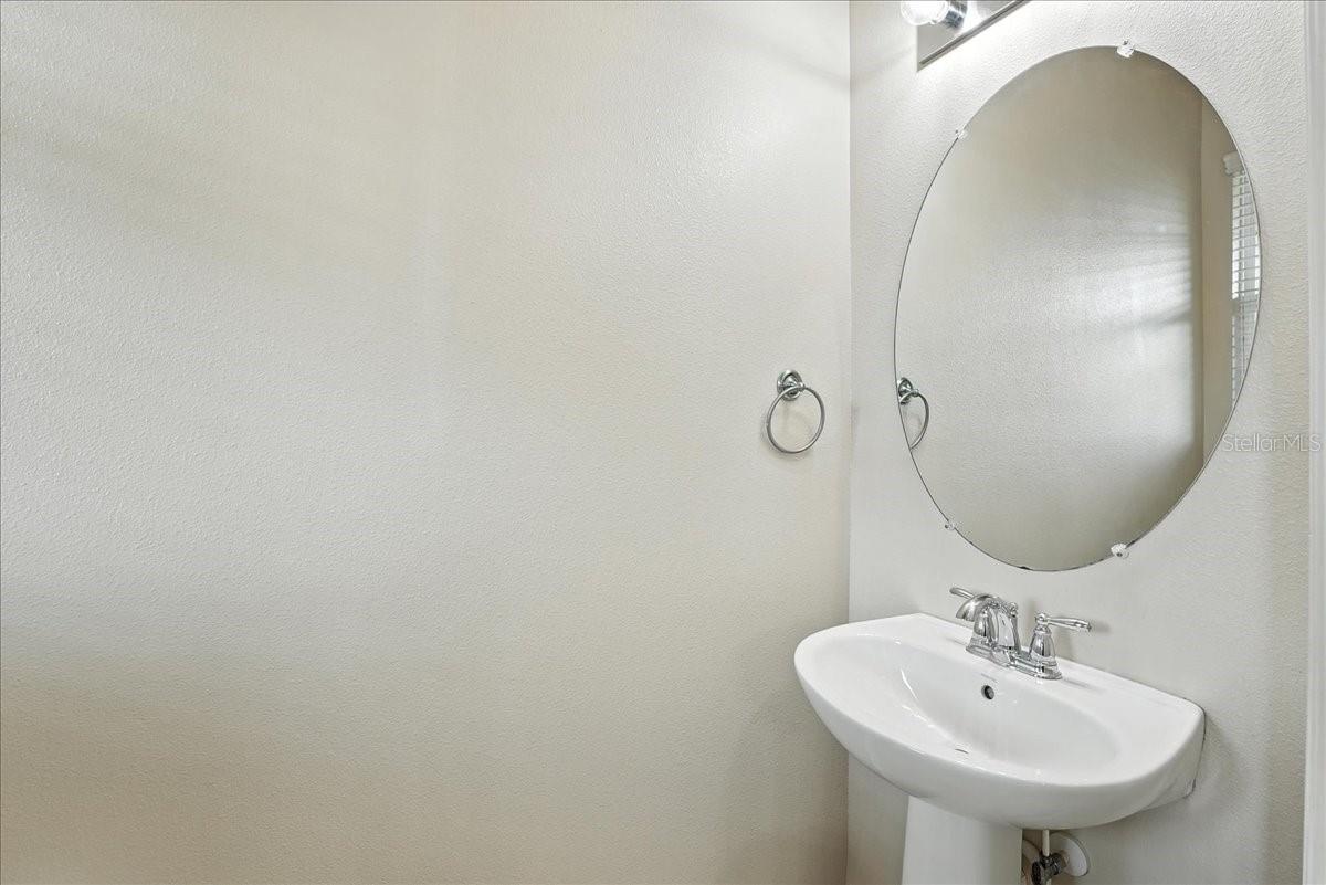 Image 13 of 18 For 8959 Hildreth Avenue