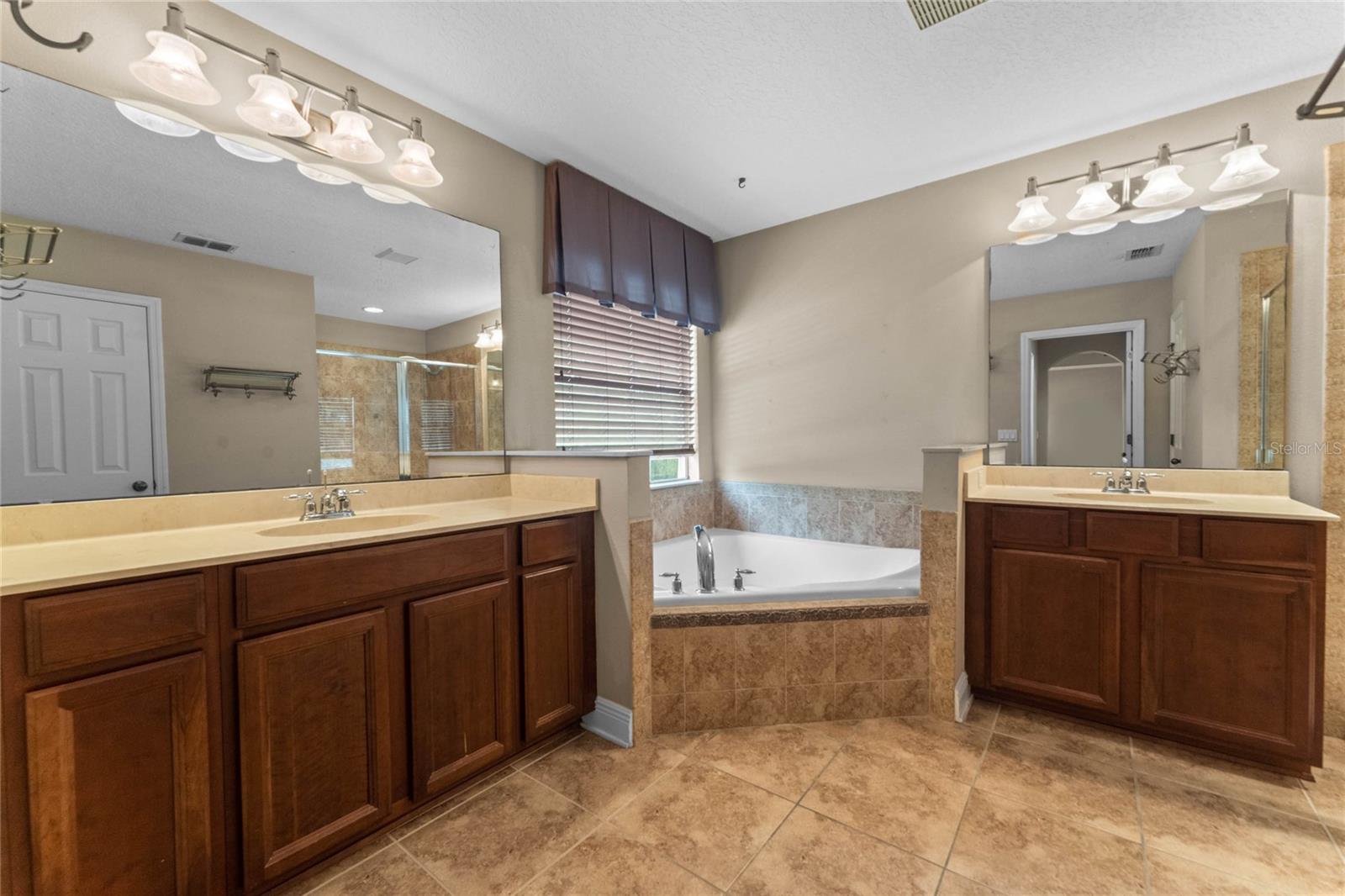 Image 8 of 19 For 7059 Winding Lake Circle