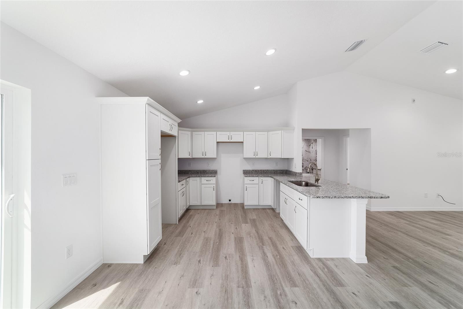 Image 23 of 51 For 13103 7th Loop