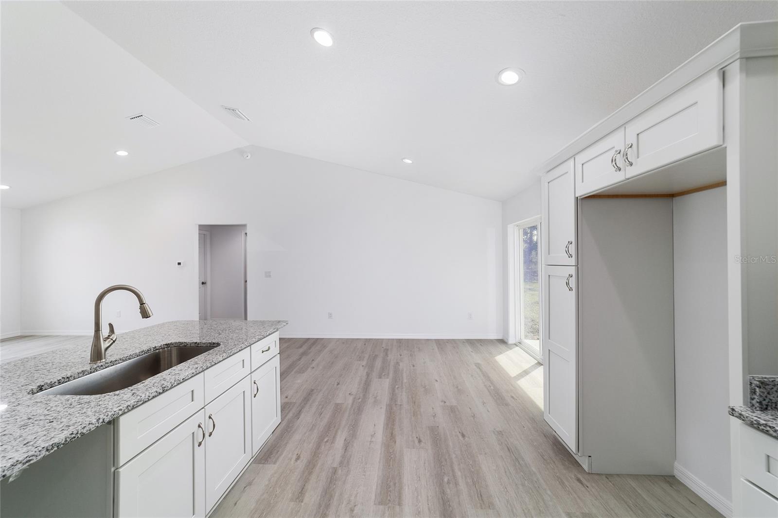 Image 28 of 51 For 13103 7th Loop