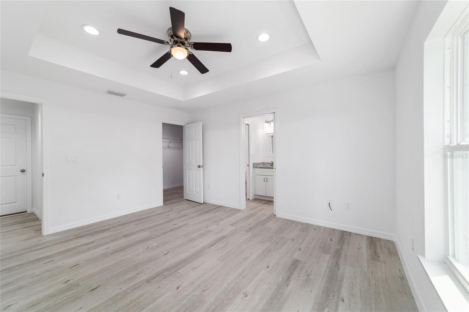 Image 31 of 51 For 13103 7th Loop