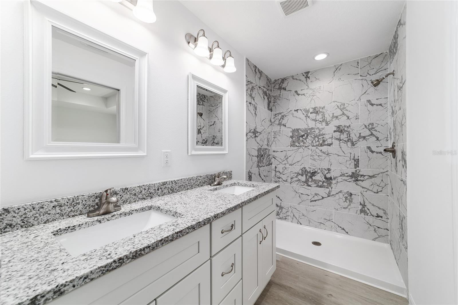 Image 35 of 51 For 13103 7th Loop