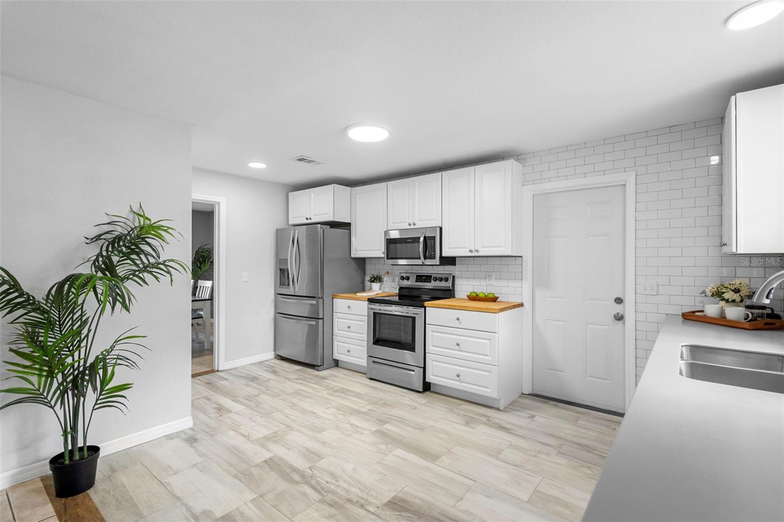 Image 18 of 40 For 294 Carib Lane