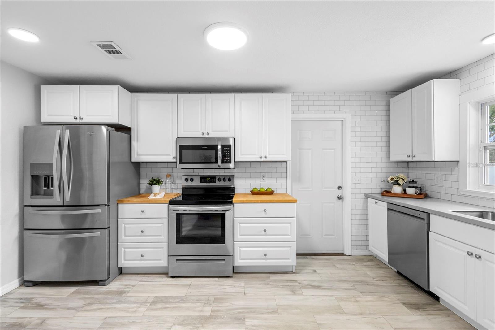 Image 19 of 40 For 294 Carib Lane