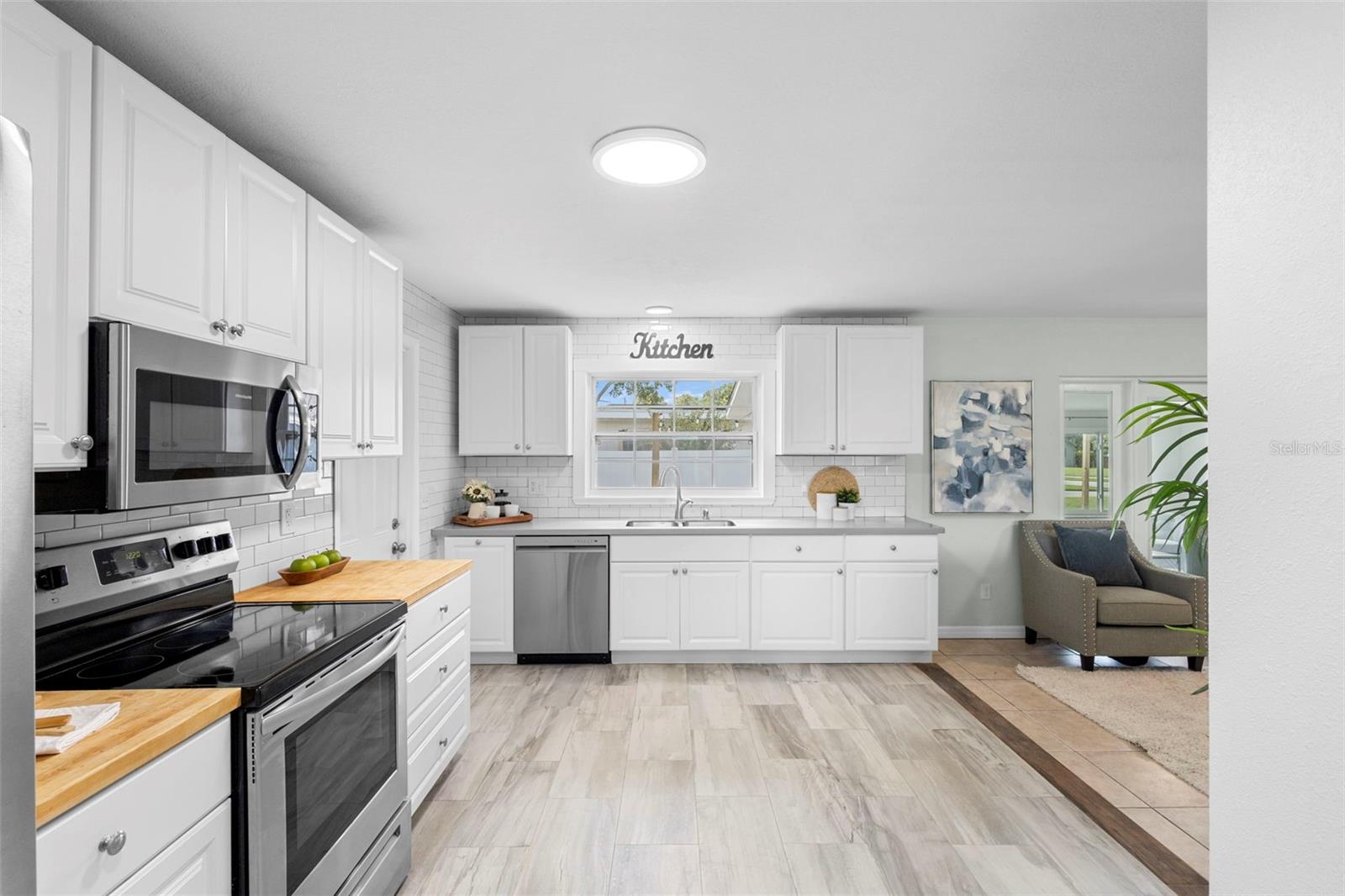 Image 3 of 40 For 294 Carib Lane