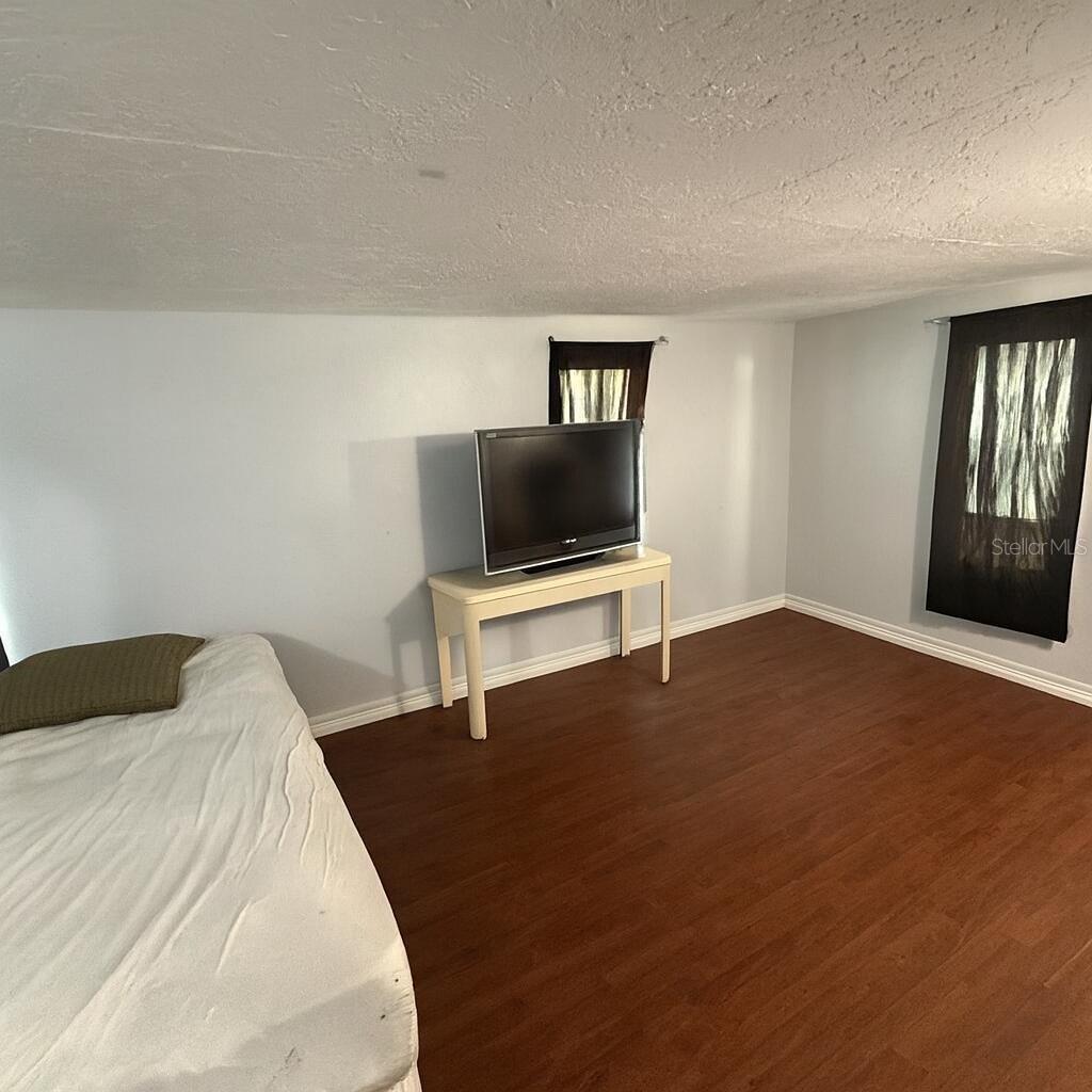 Image 8 of 14 For 2800 Clark Street