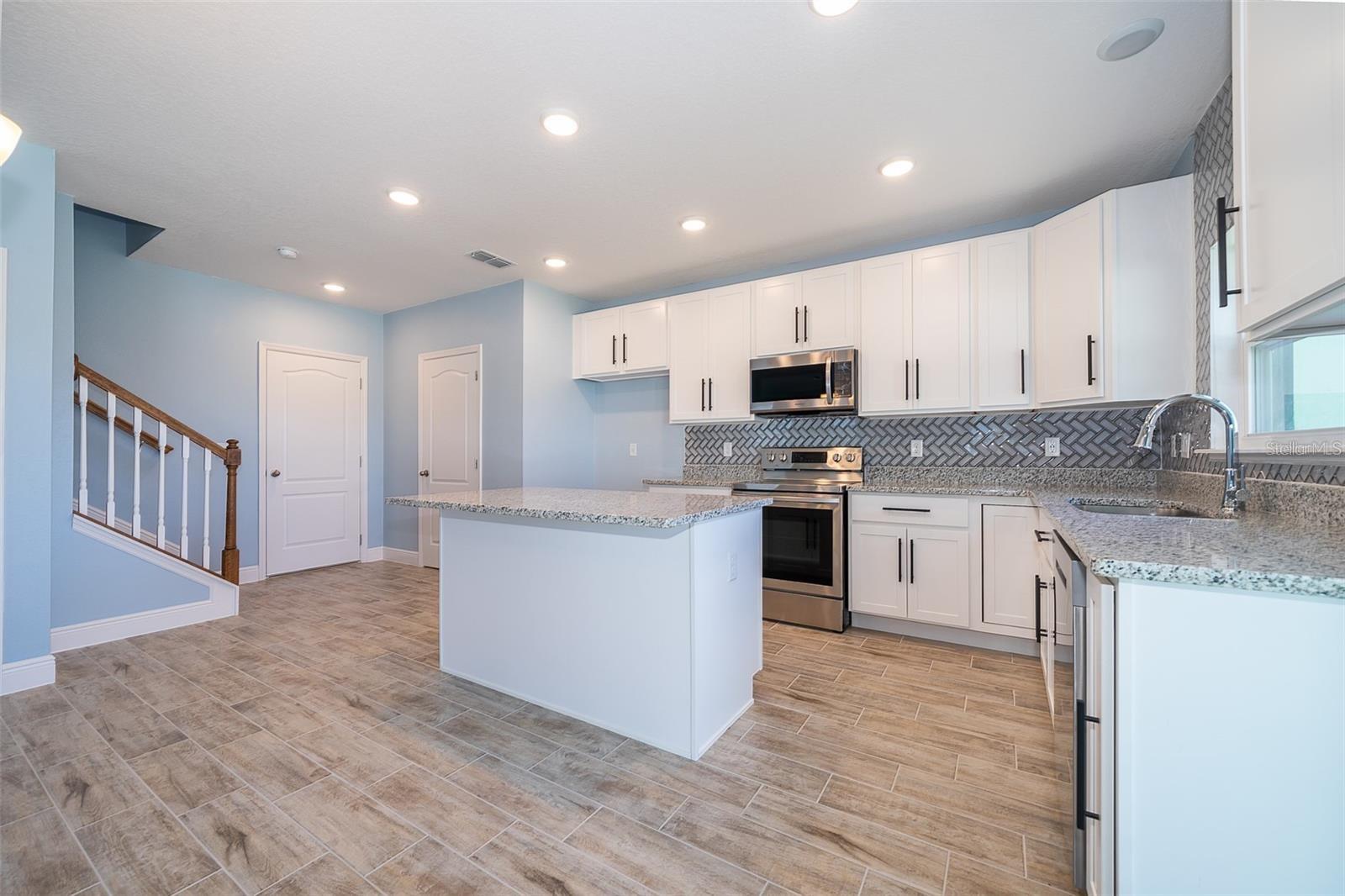 Image 14 of 17 For 626 Taft Drive