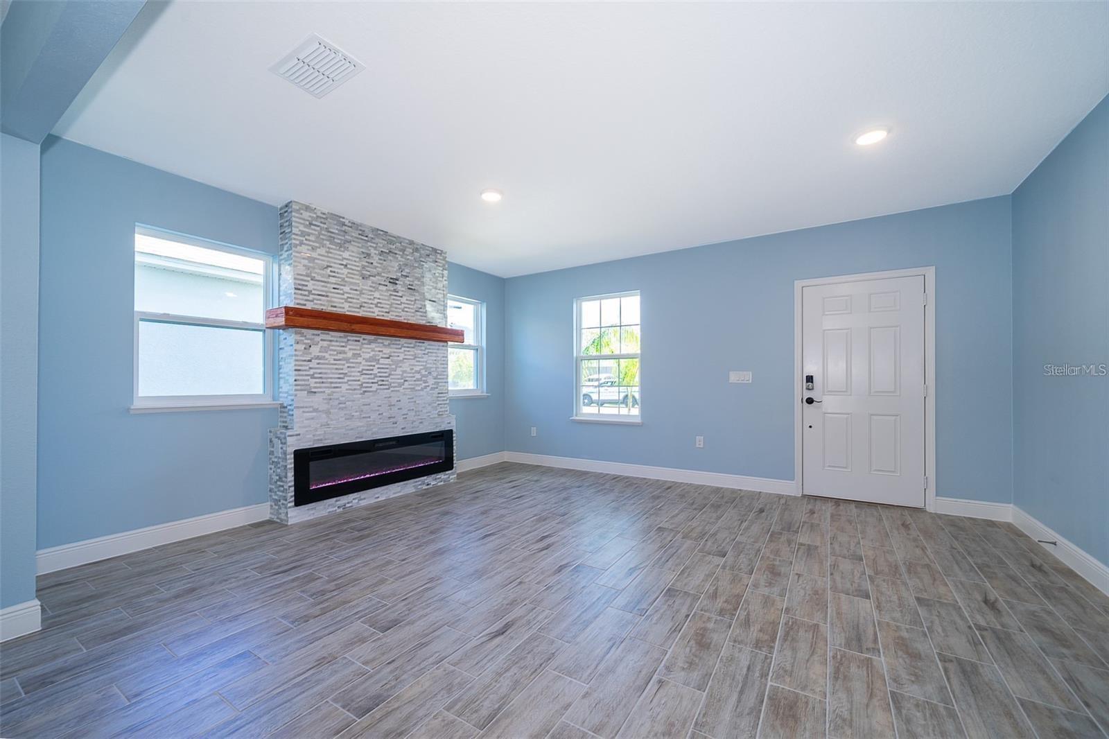 Image 3 of 17 For 626 Taft Drive