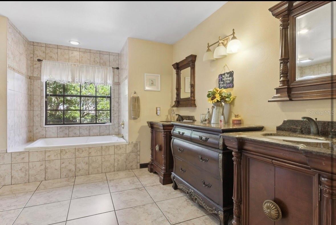 Image 20 of 43 For 3054 Stewart Boulevard