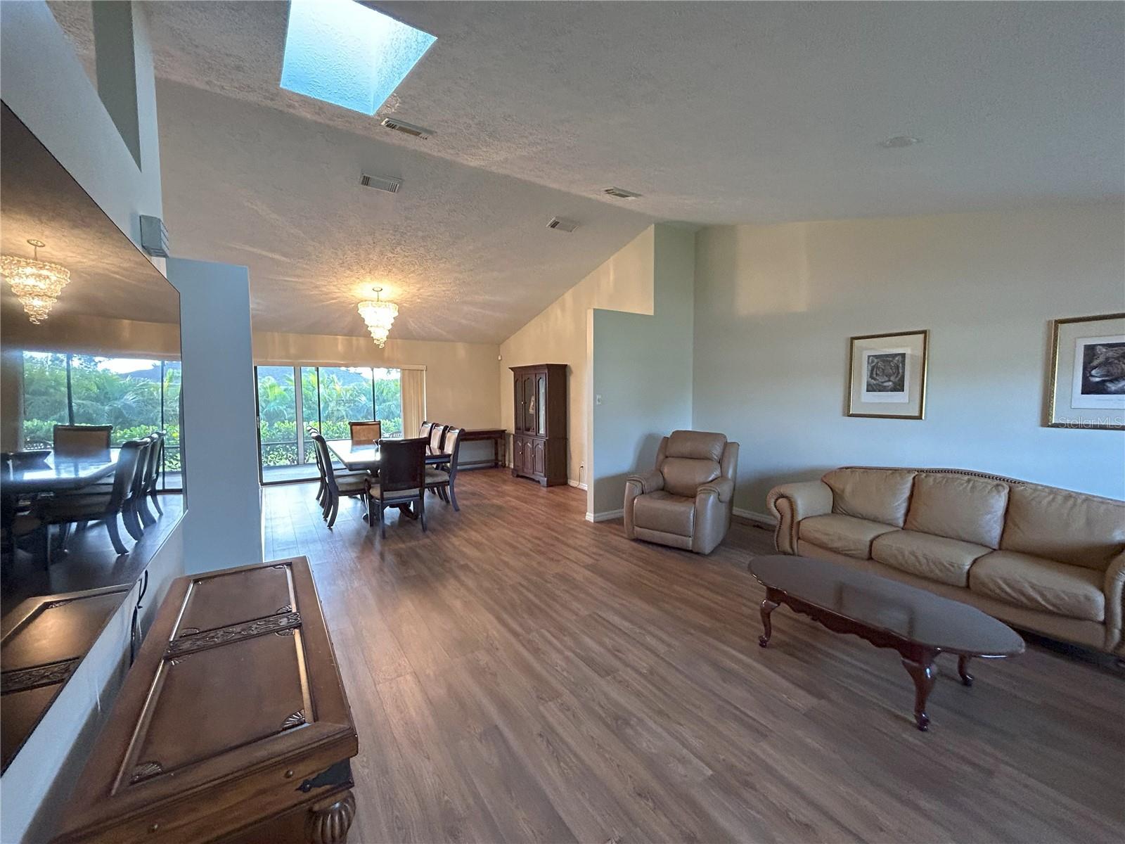 Image 3 of 16 For 2232 Longhorn Avenue