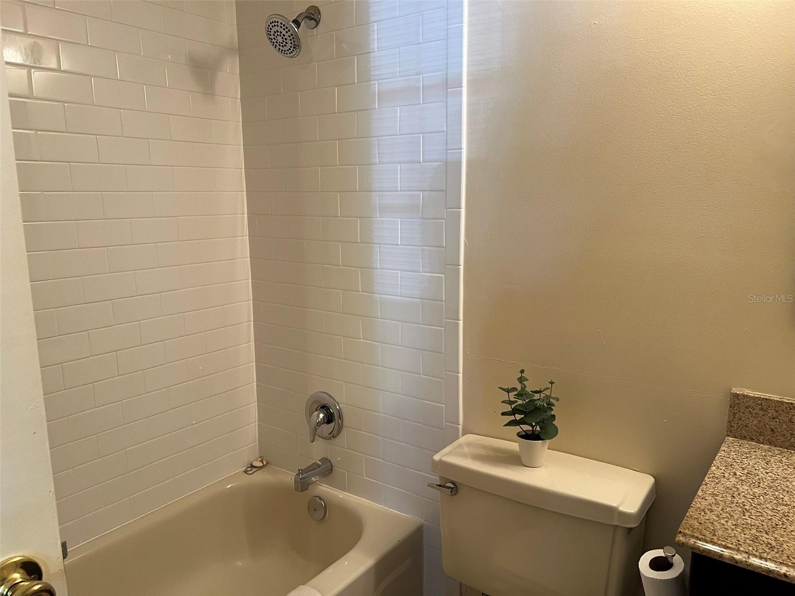 Image 14 of 22 For 624 Cambridge Way 108