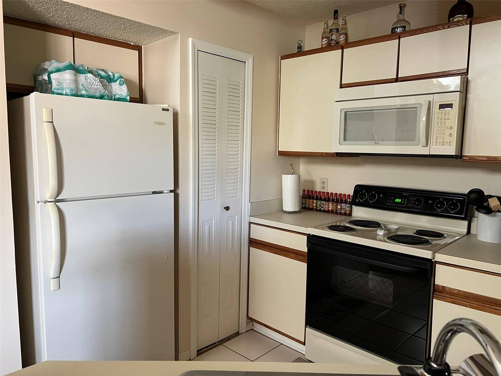 Image 9 of 22 For 624 Cambridge Way 108