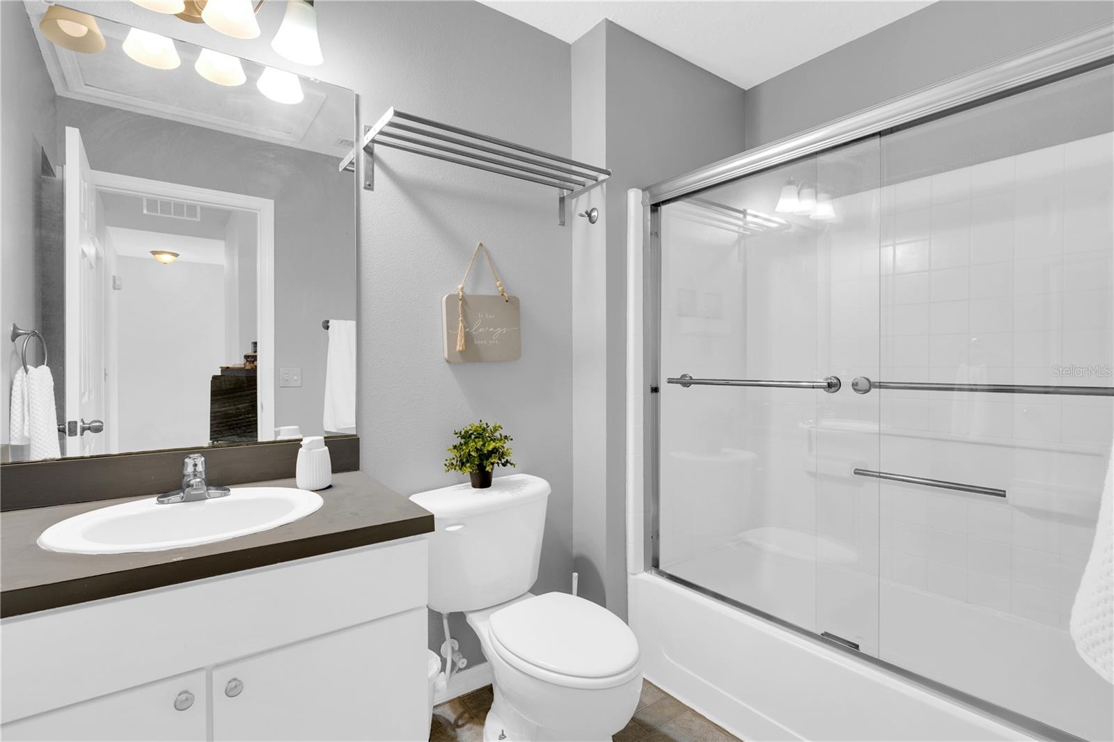 Image 19 of 25 For 4703 Vero Beach Place