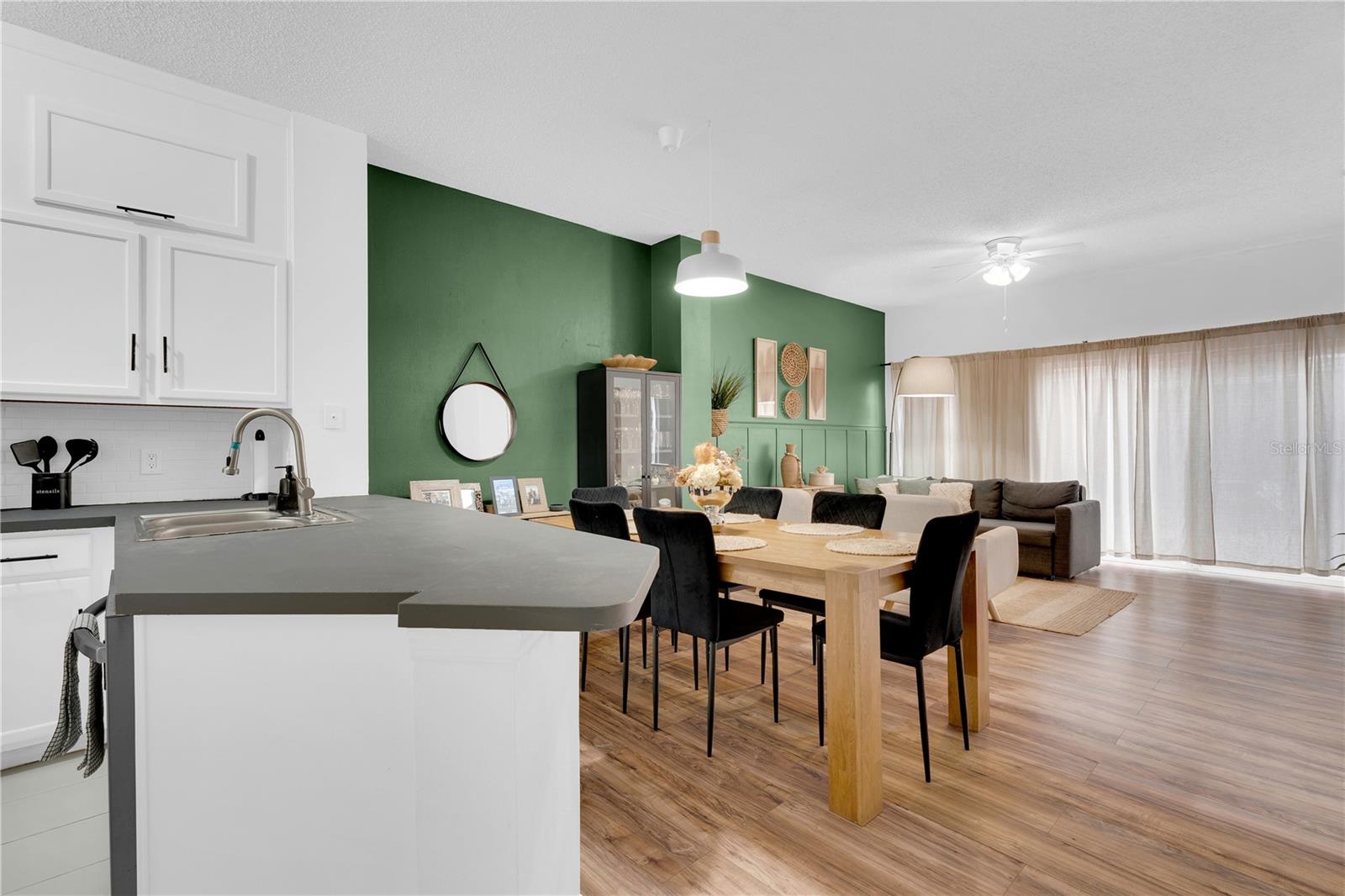 Image 3 of 25 For 4703 Vero Beach Place