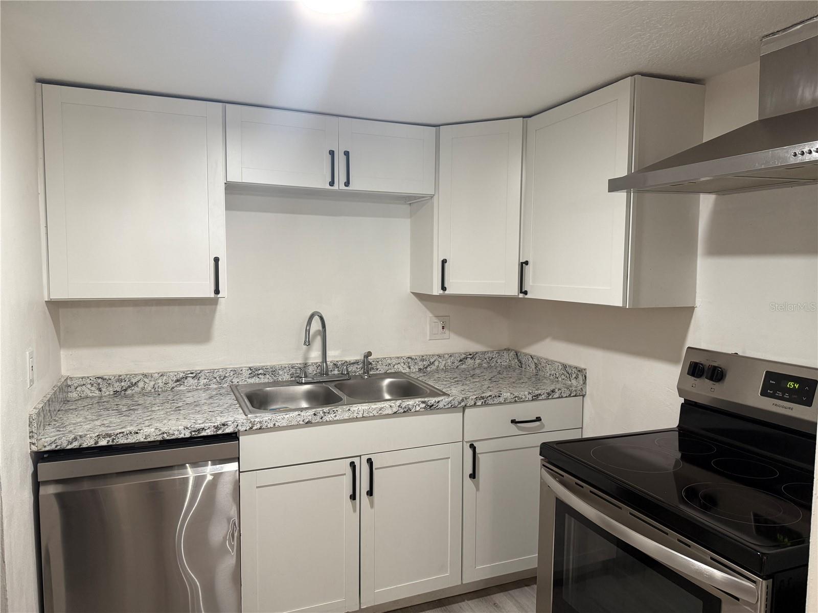 Image 3 of 26 For 900 Lake Destiny Road A