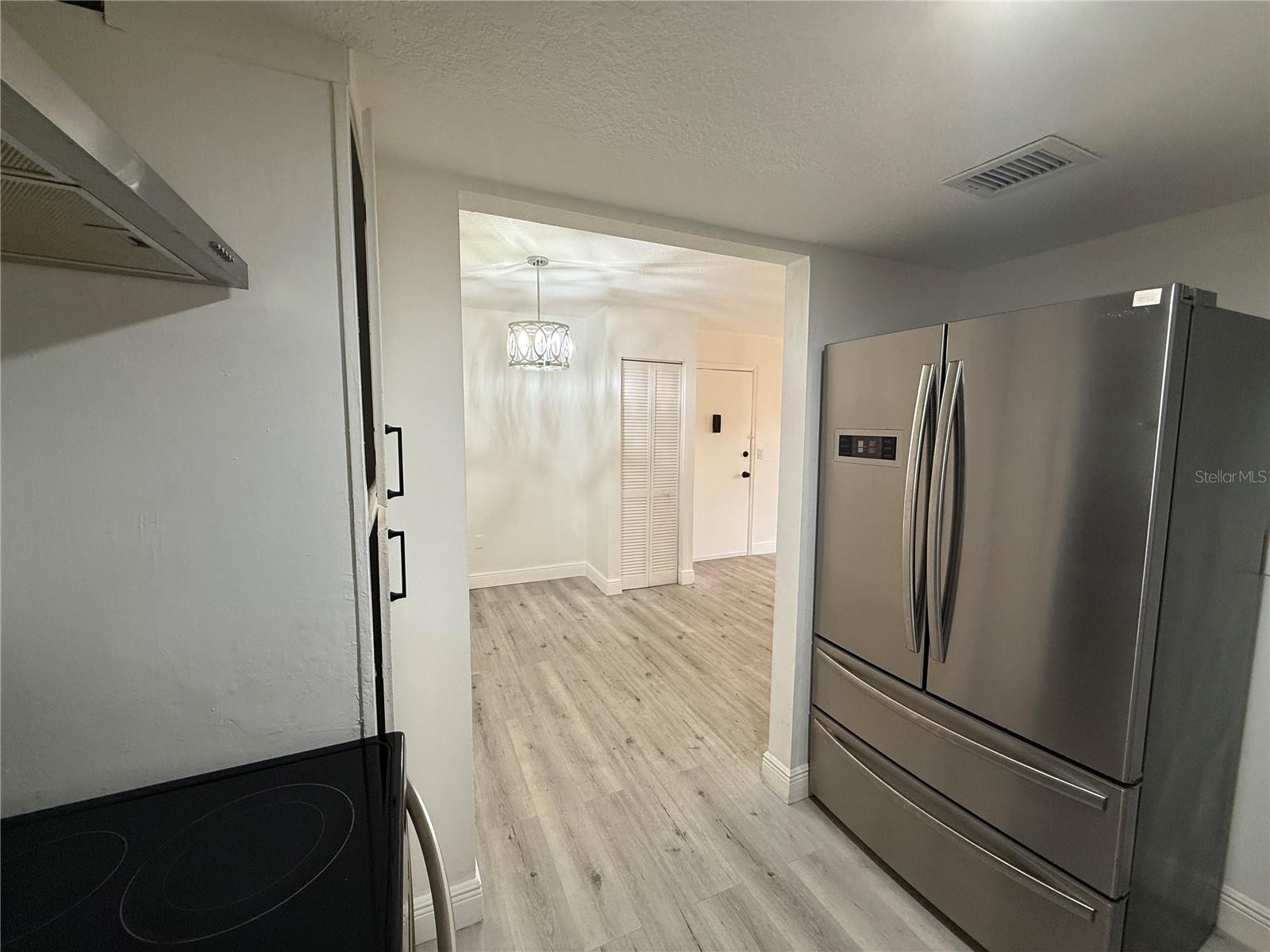 Image 4 of 26 For 900 Lake Destiny Road A