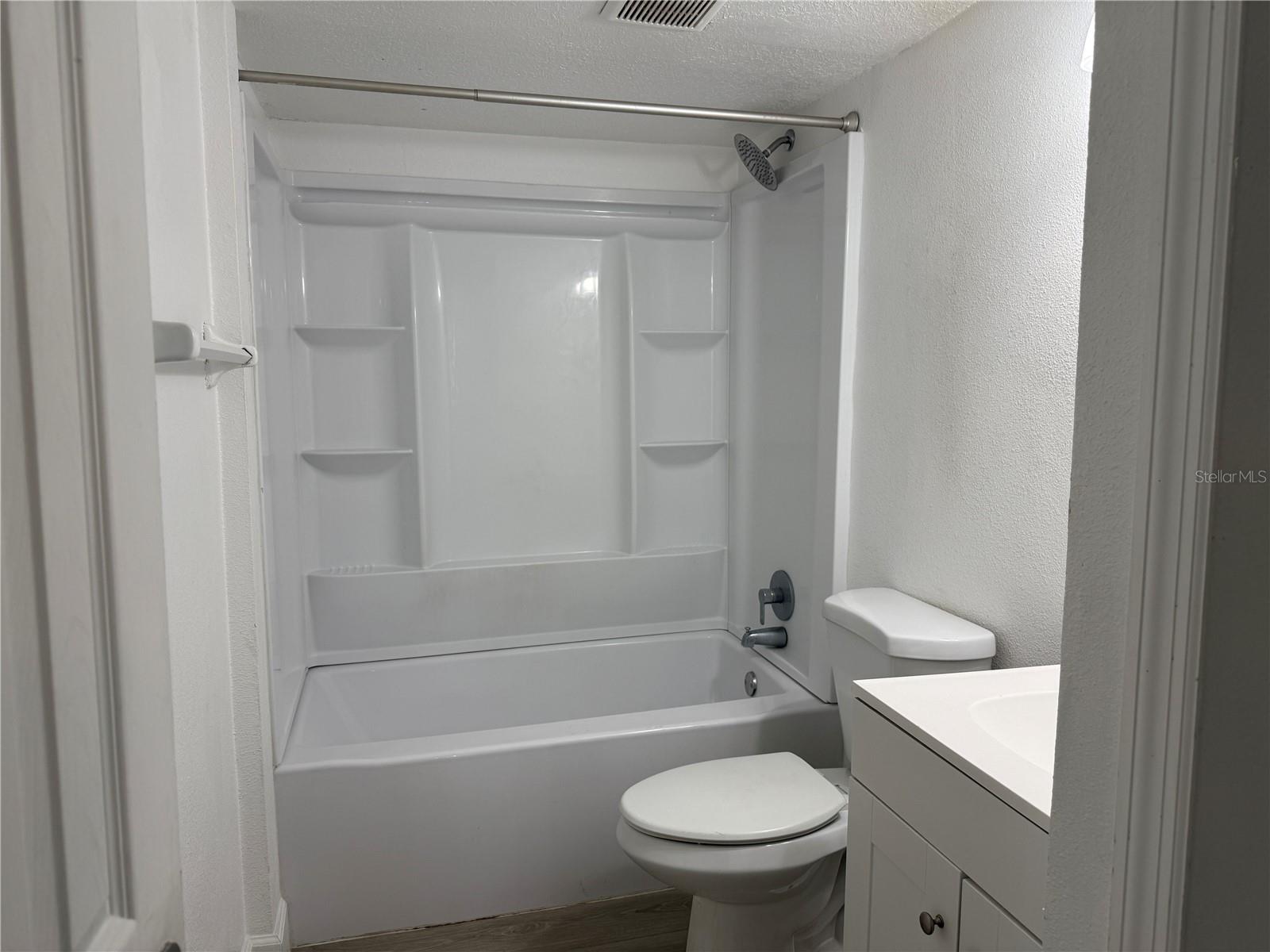 Image 9 of 26 For 900 Lake Destiny Road A