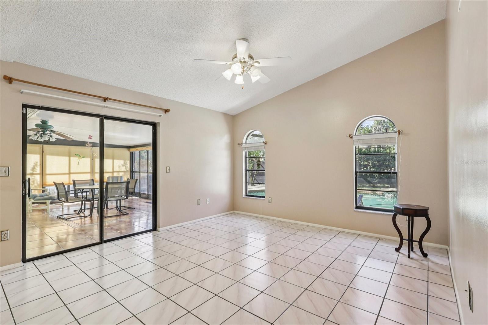 Image 4 of 47 For 9913 Chesham Drive