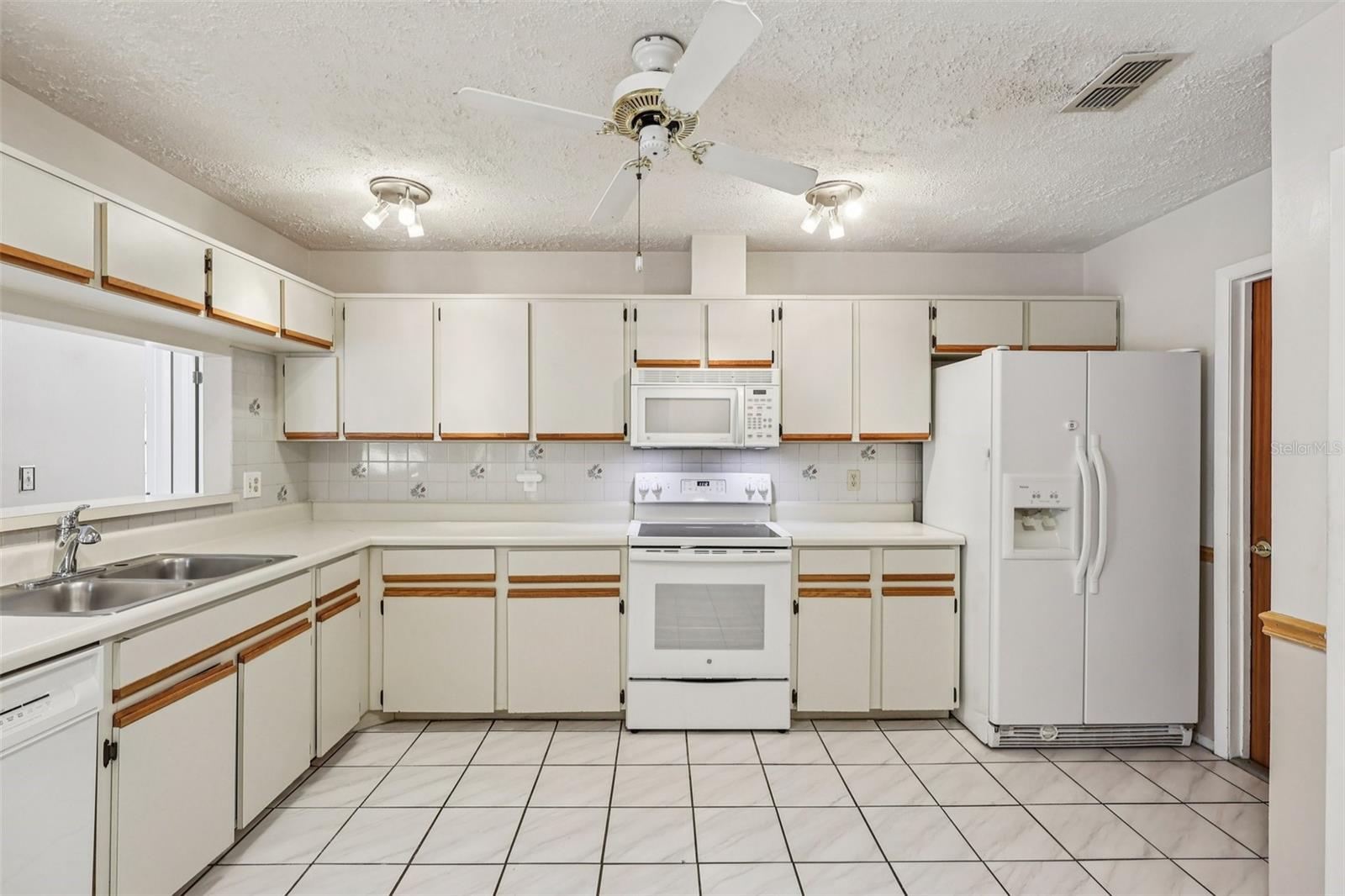 Image 5 of 47 For 9913 Chesham Drive